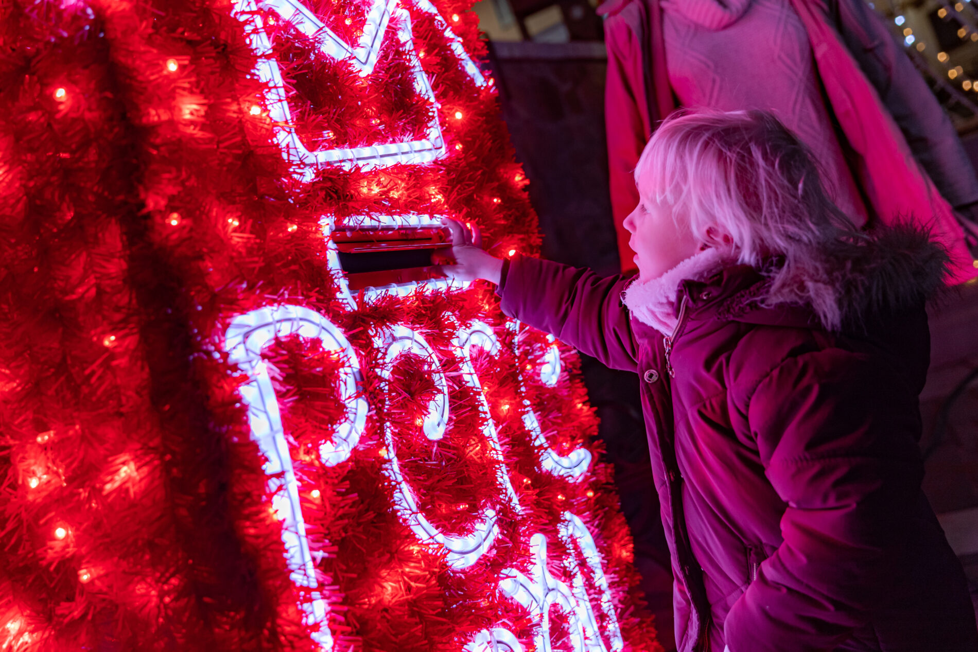 boite aux lettres du père noël illuminée 