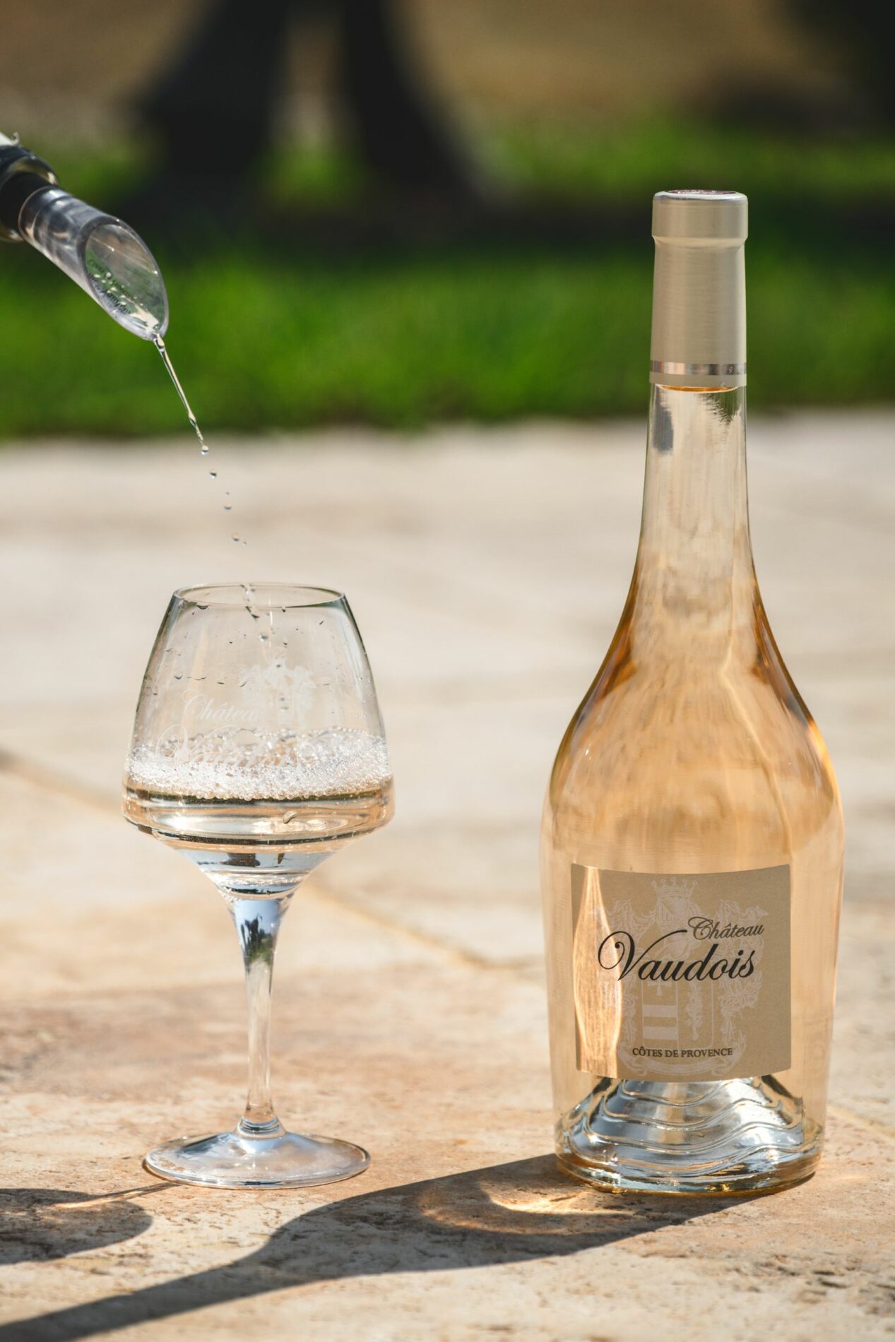 chateau vaudois verre de vin de rosé