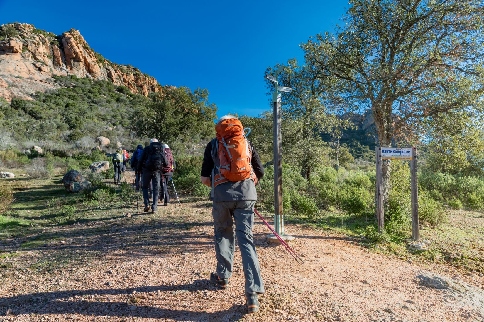 groupe de randonneurs au rocher de Roquebrune