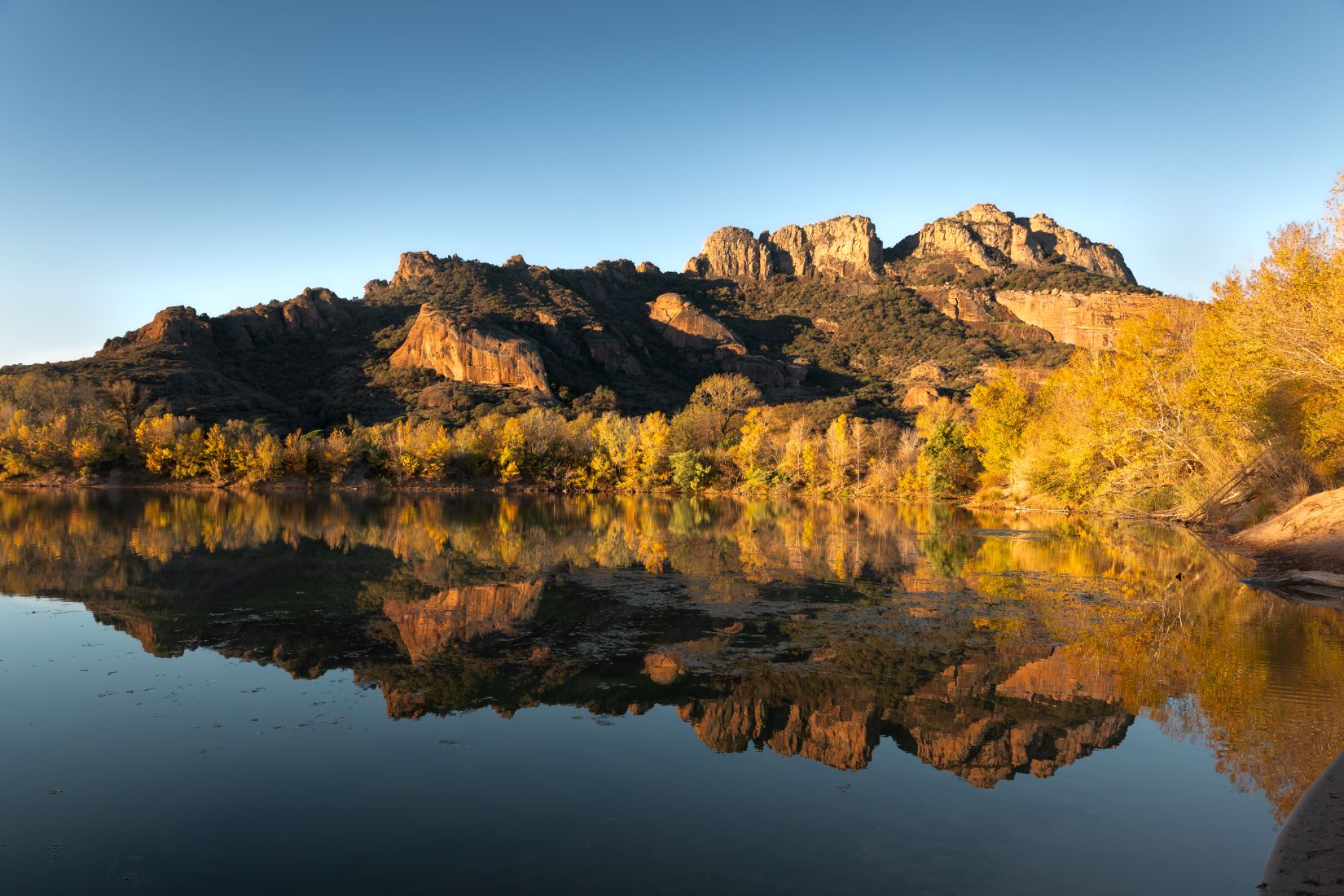 rocher de Roquebrune au lever du soleil