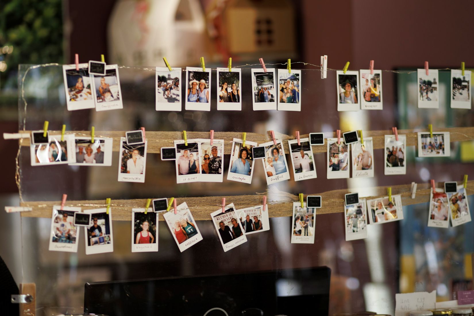 photos type polaroid avec tous les agriculteurs de la maison du terroir