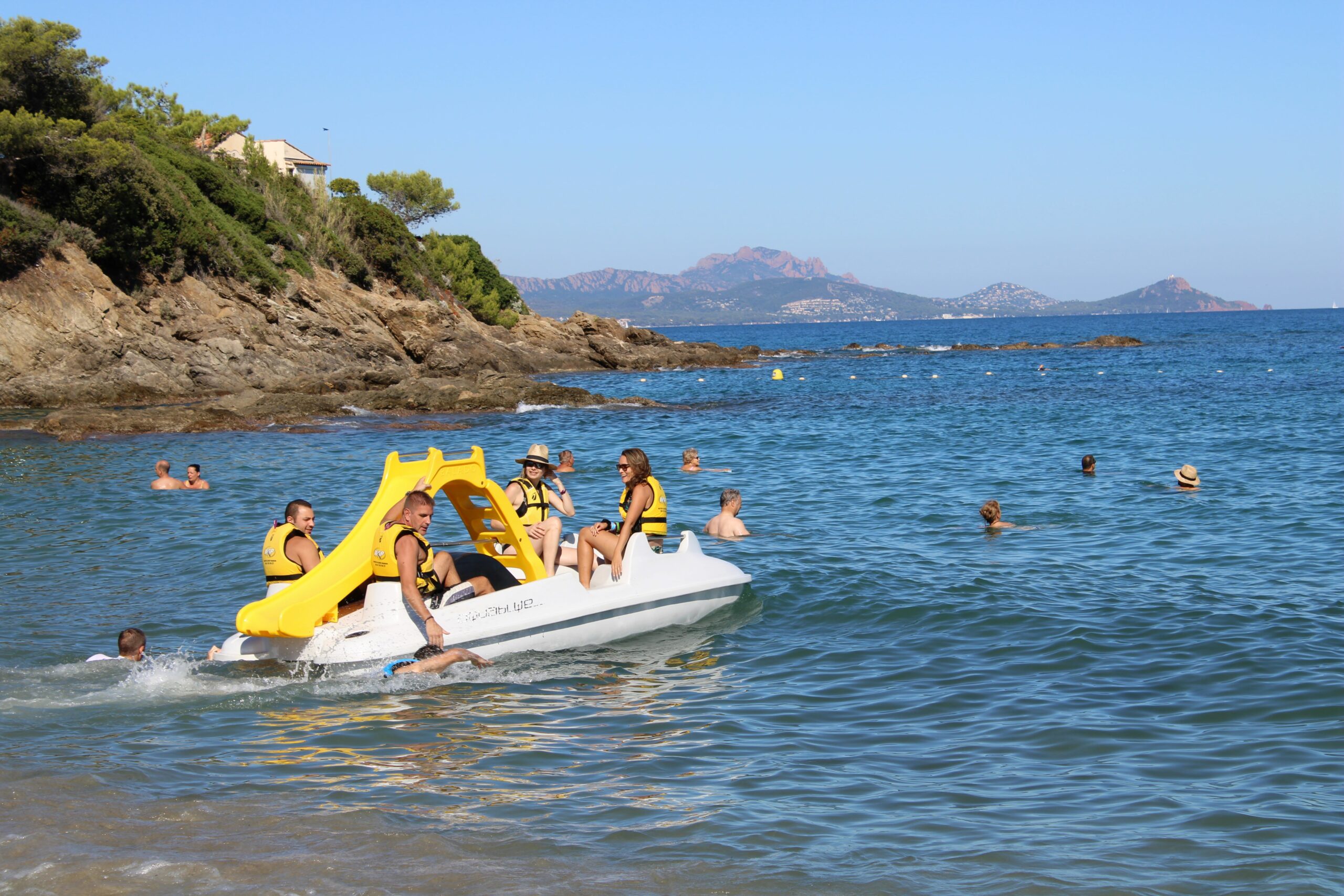 paddle avec un groupe d'amis aux issambres 