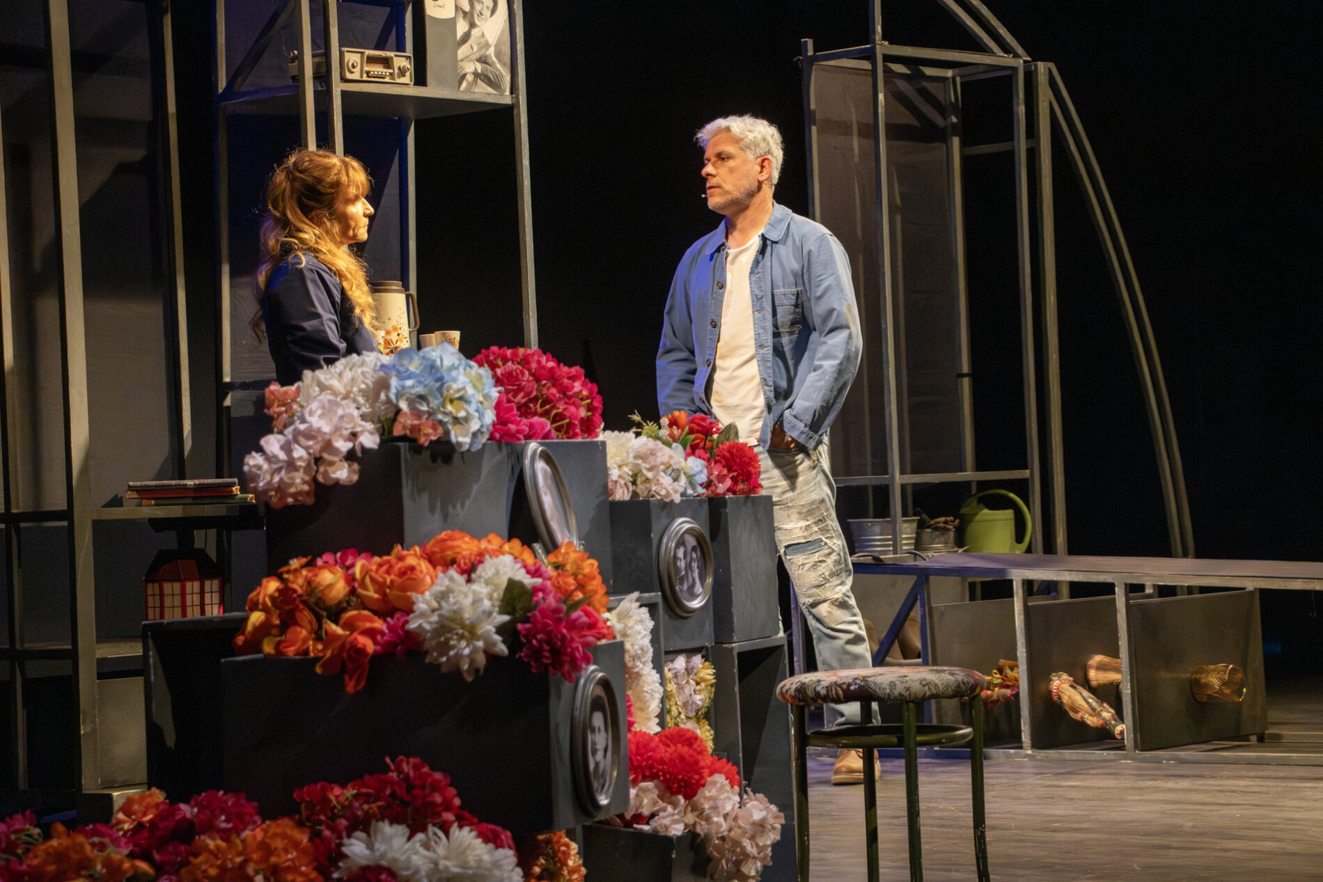 Scène de la pièce de théâtre Changer l’eau des fleurs à Roquebrune-sur-Argens